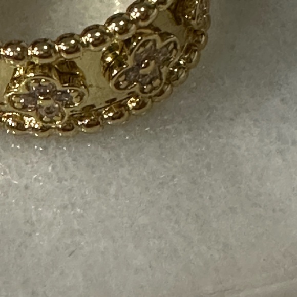 Stainless steel flower ring brand new - Picture 11 of 13